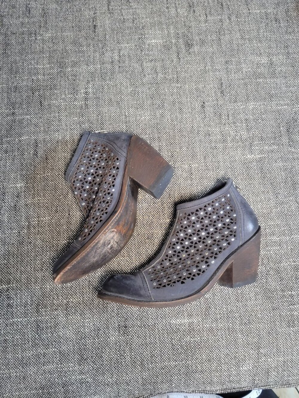 Independent Boot Company 6.5 Gray Leather Studded Cutout Ankle Boots - Picture 6 of 13